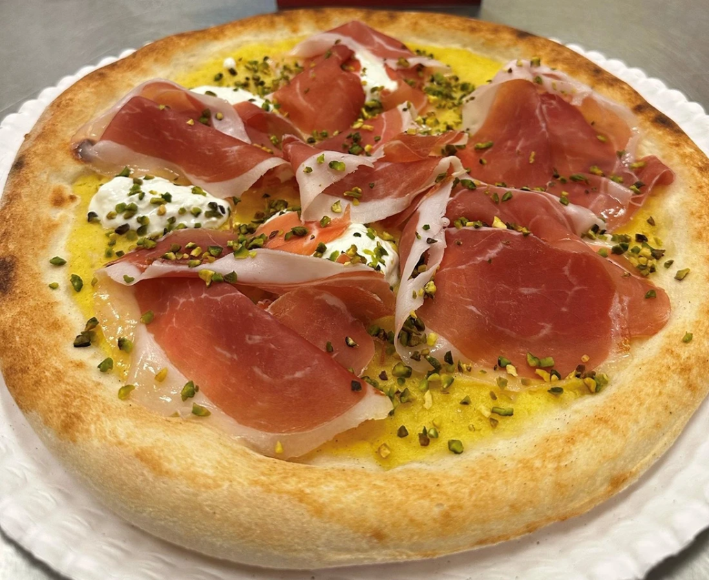 Toddy: pom. giallo, stracciatella, prosc. crudo, gran. pistacchio 11 €