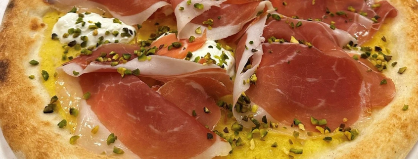 Toddy : pom. giallo, stracciatella, prosc. crudo, gran. pistacchio 11 €