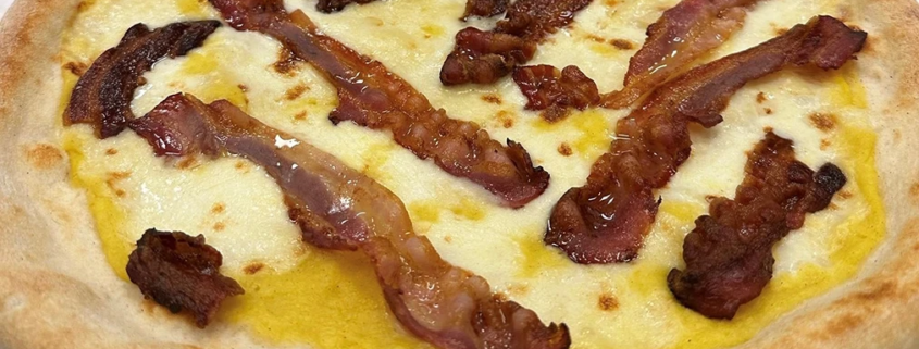 Tramonto : pom. giallo , stracchino , pancetta 9 €