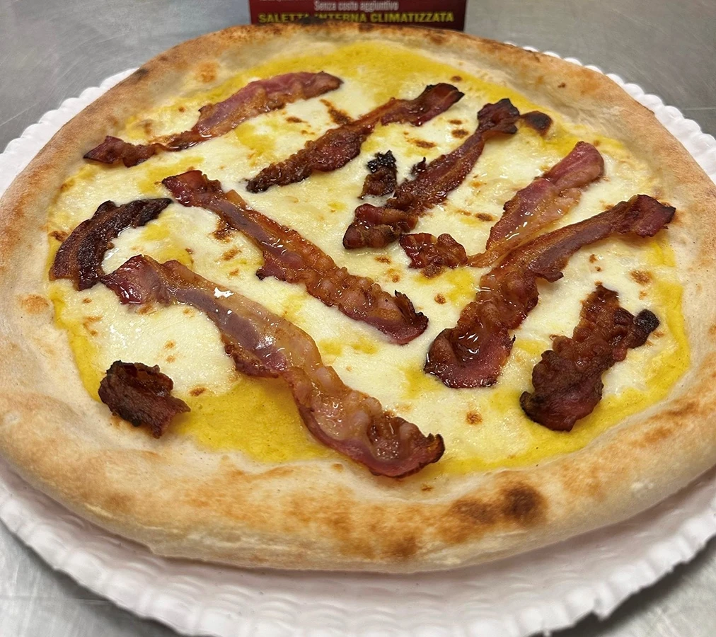 Tramonto : pom. giallo , stracchino , pancetta 9 €